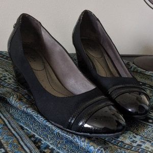 Lifestride black wedges size 10